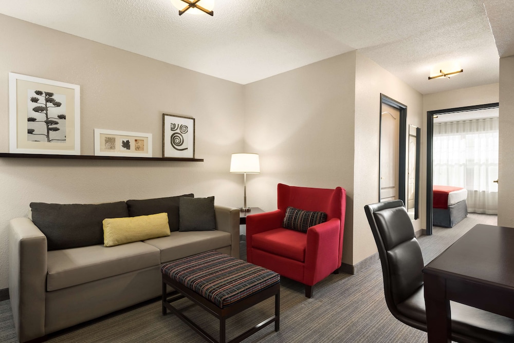 Country Inn & Suites by Radisson Kansas City at Village West KS 14/21