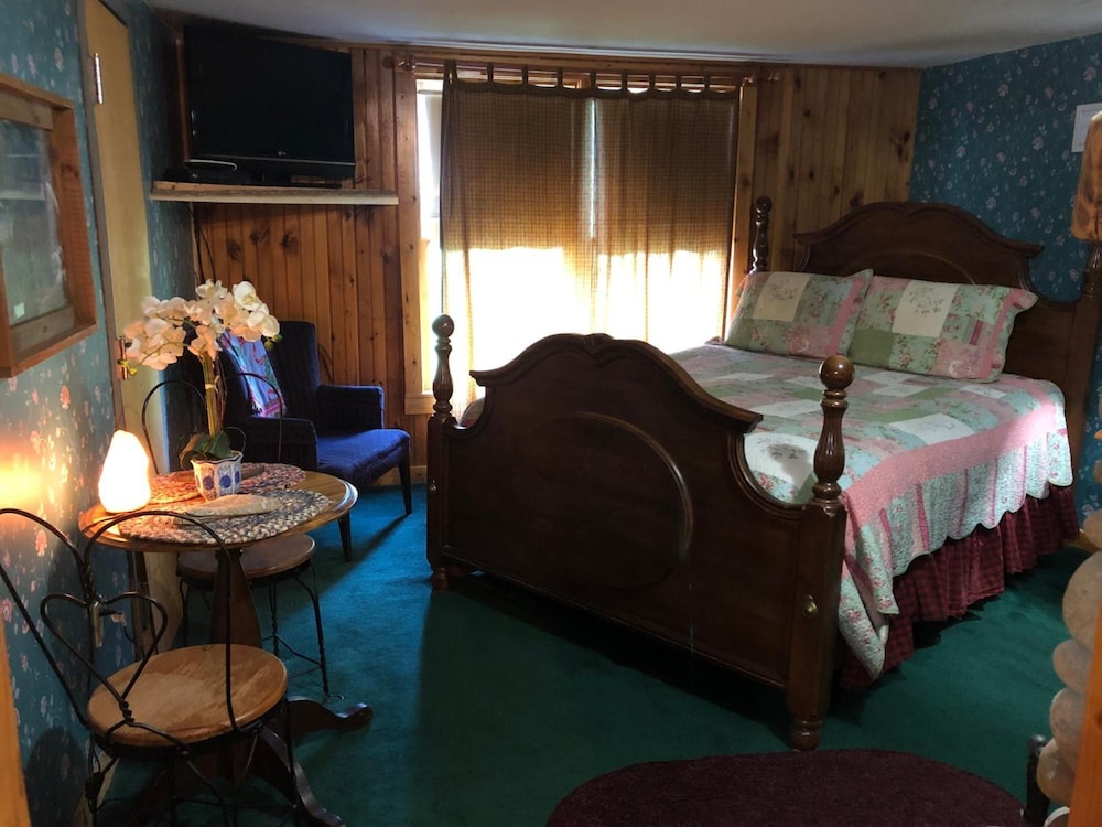 Evergreen Cottage Inn & Cabins 21/38