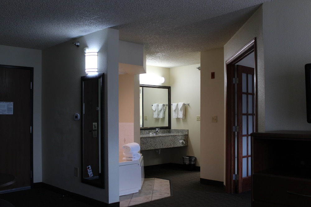 AmericInn by Wyndham Windsor Ft. Collins 62/62