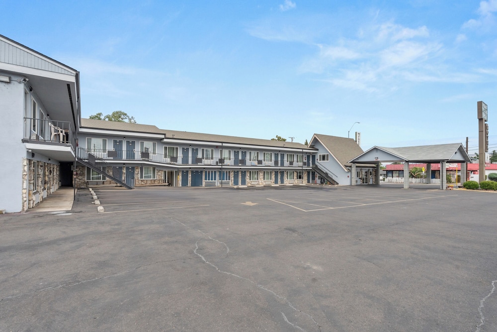 Tiki Lodge Motel 39/49