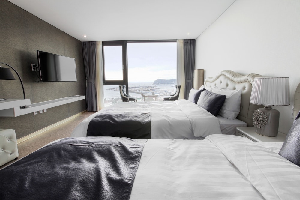 Eins Hotel 11/47