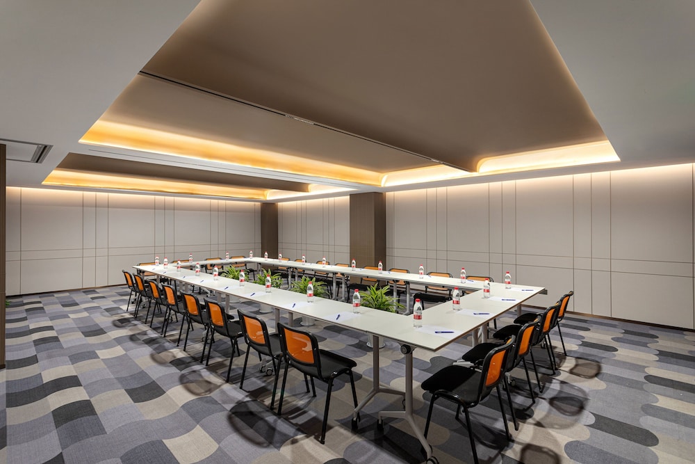 Holiday Inn Express Shanghai Gumei 47/56