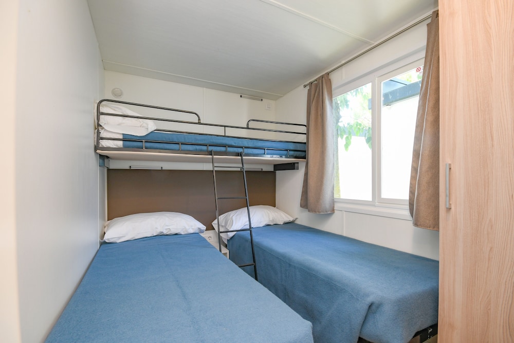 2 Bedrooms, Rose, Mobile Home, Double and Twin Beds