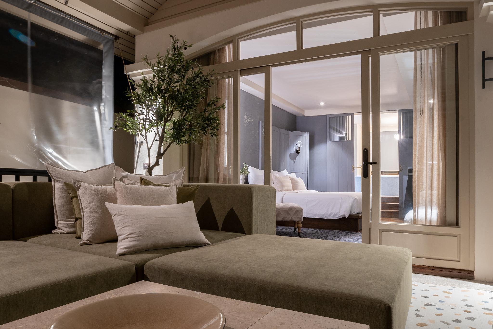 SUITE, BEACH FRONT