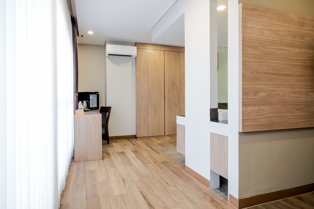 Sans Hotel Puri Indah Jakarta 3/62