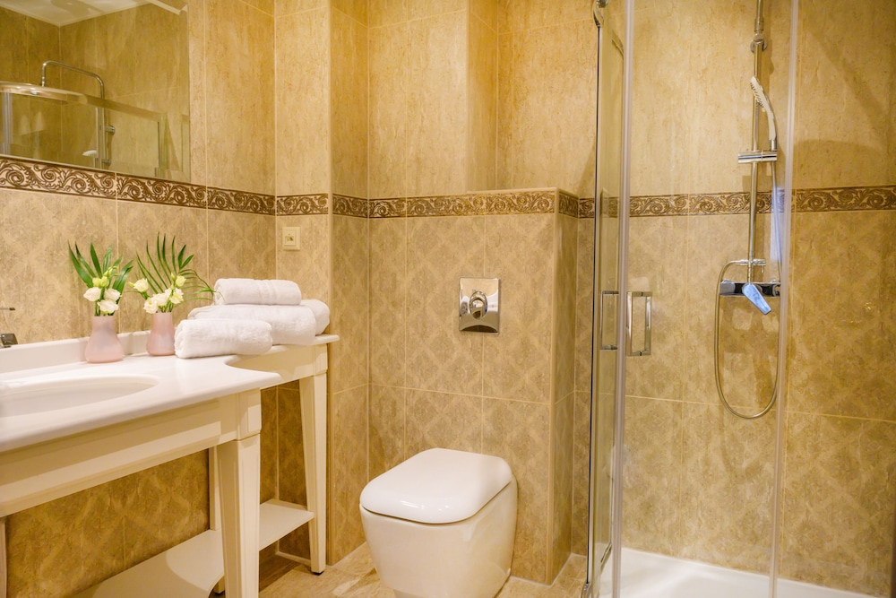 Emerald suites 29/32