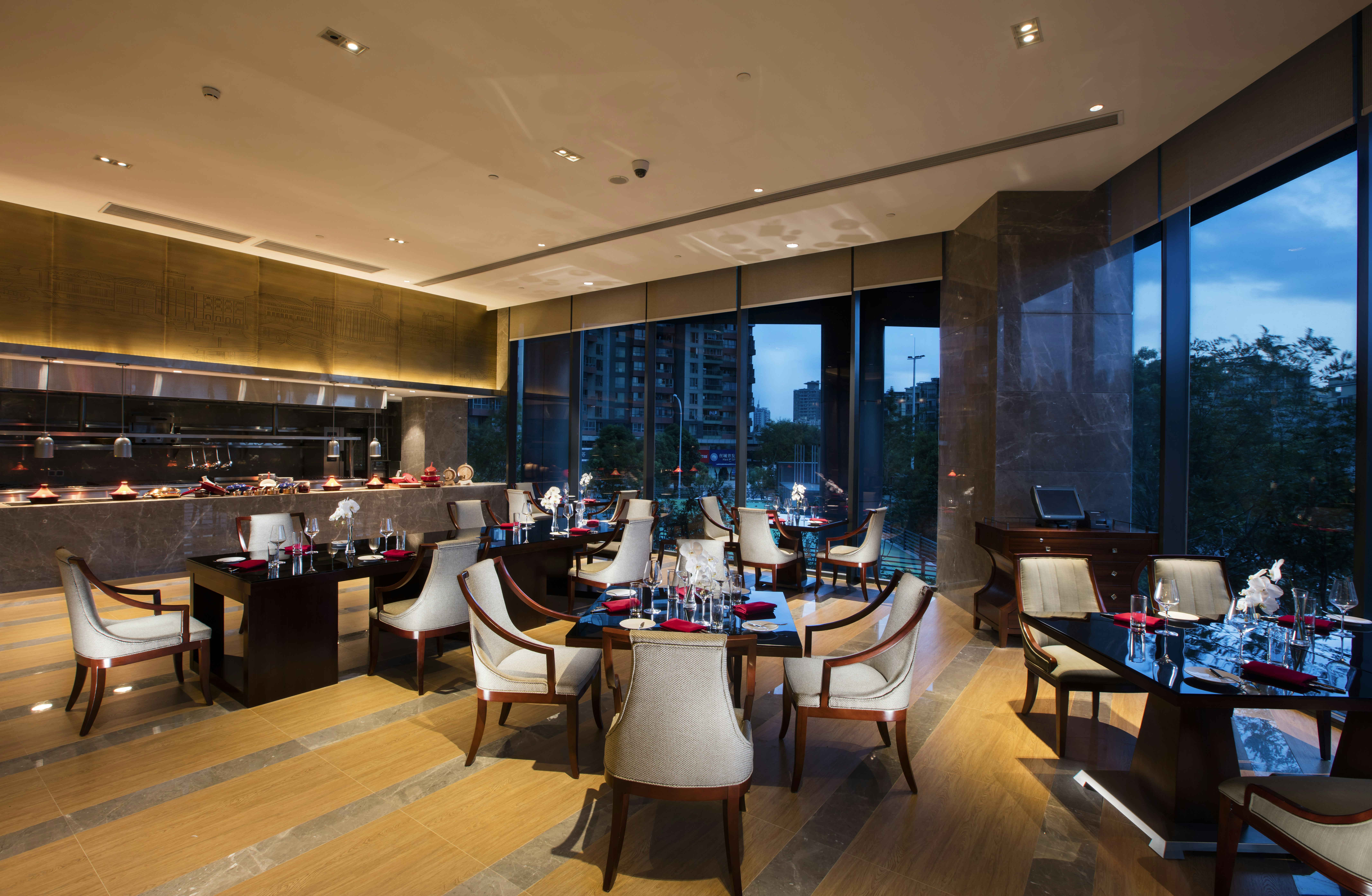 HILTON WUHAN RIVERSIDE 49/79