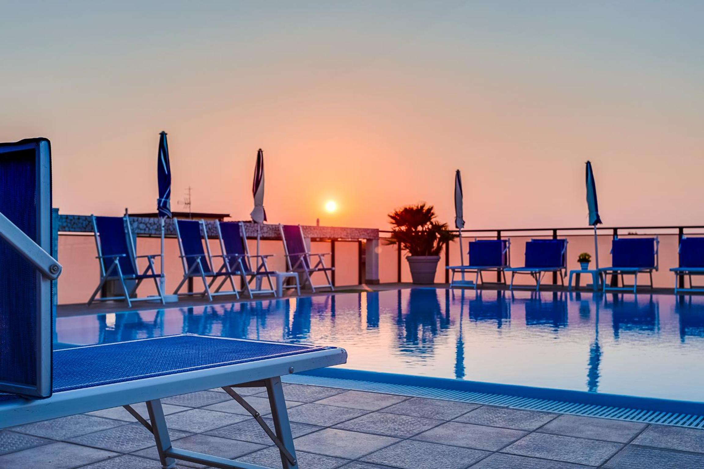 Hotel Renzo 43/50