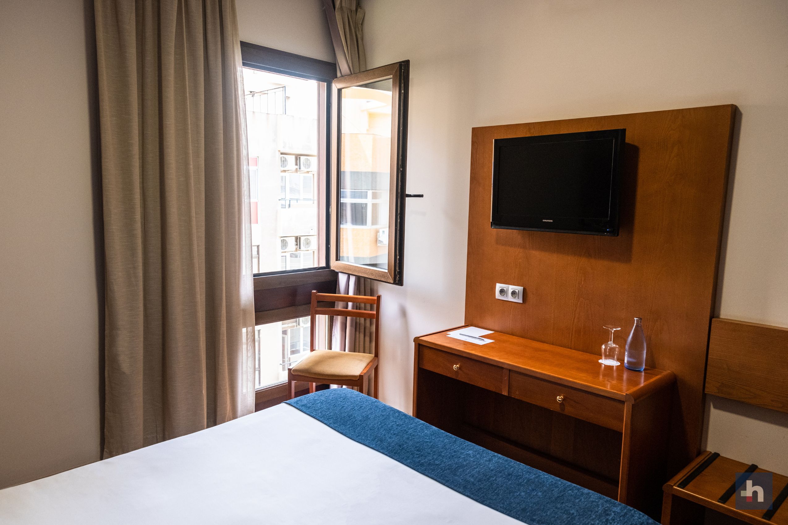 Room, Single, Double Bed, Exterior Entrance