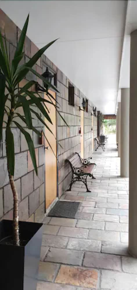 FITZHERBERT CASTLE MOTEL 26/33