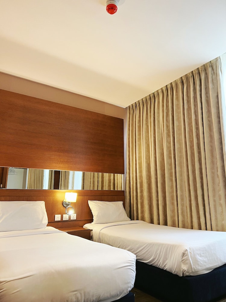 2 BEDROOMS, FAMILY SUITE