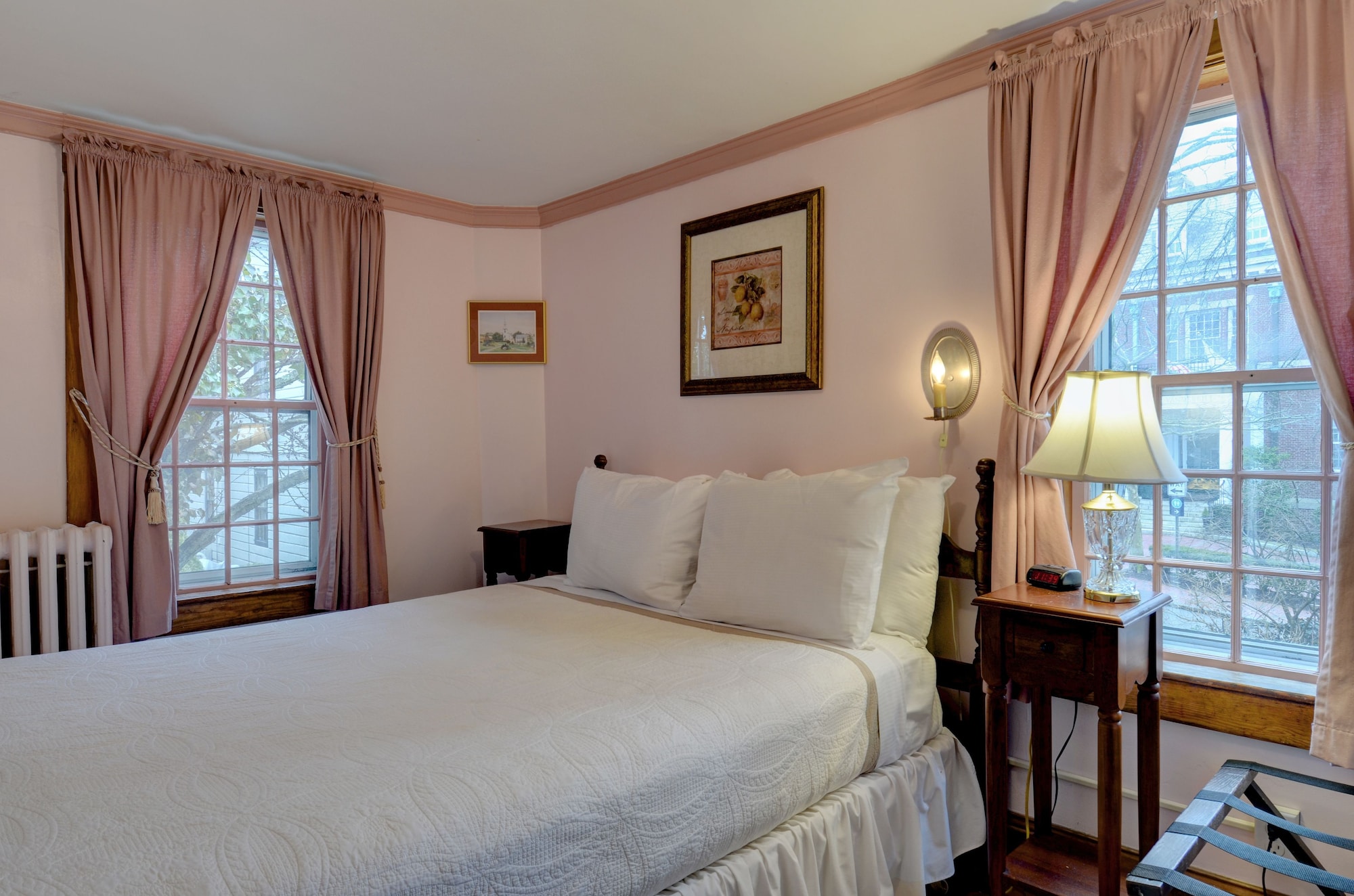 STANDARD, QUEEN BED