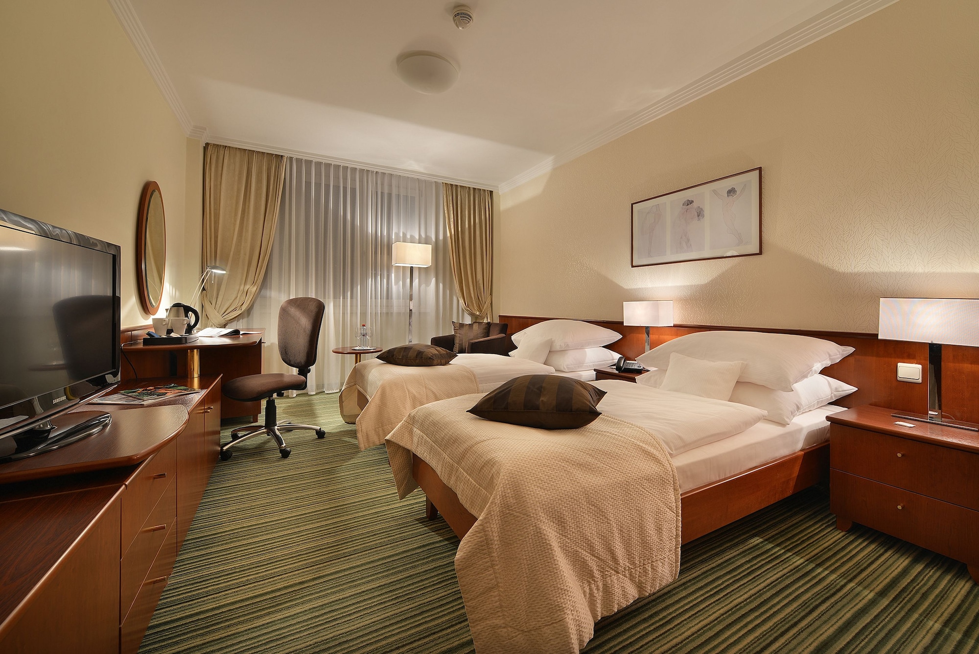 COMFORT, QUEEN BED
