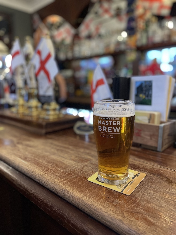 The Horseshoe and Castle 25/50
