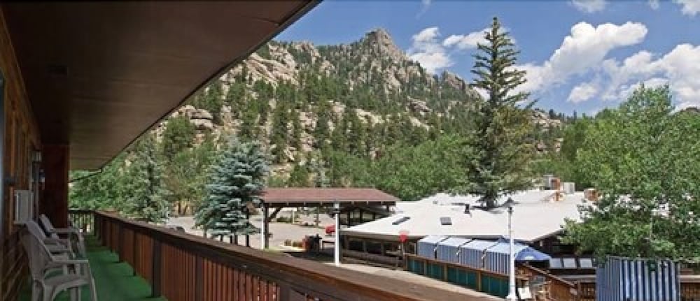 Nicky's Resort 4/44