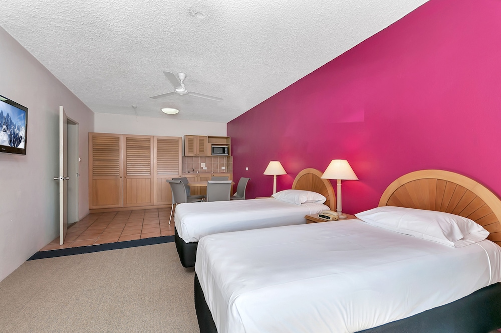 Mercure Cairns 14/64