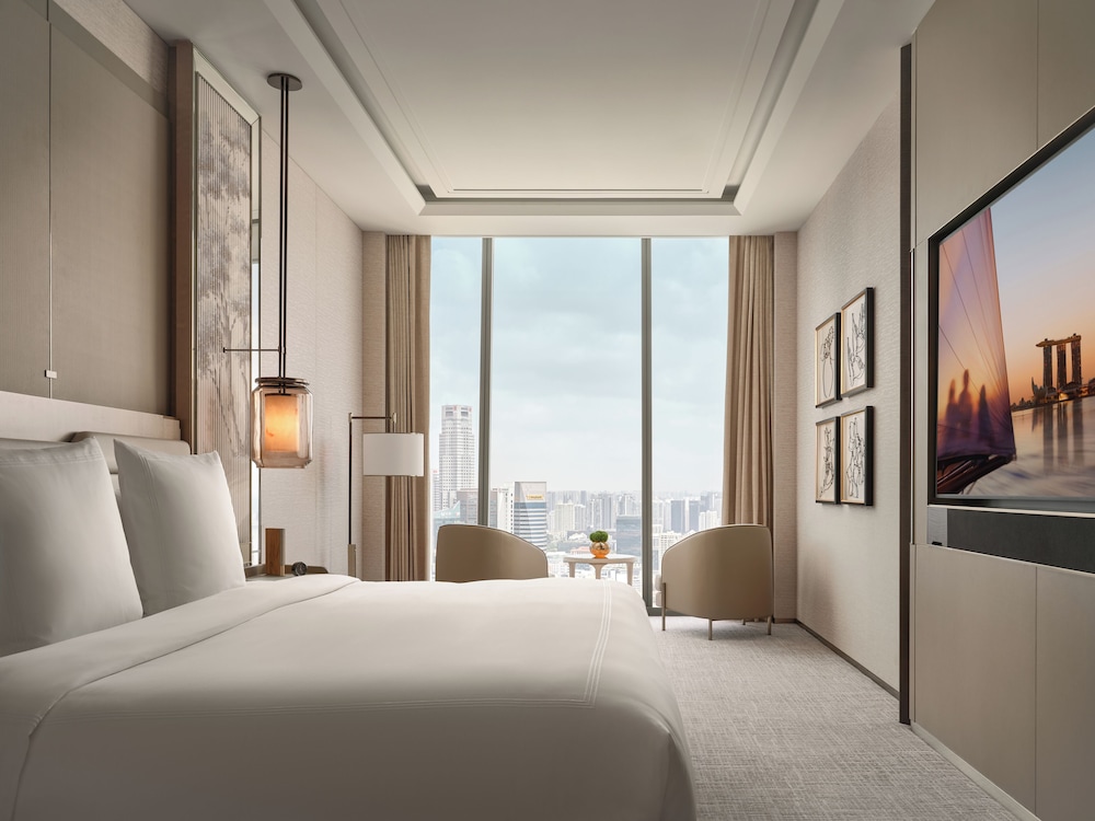 SKYLINE, SUITE
