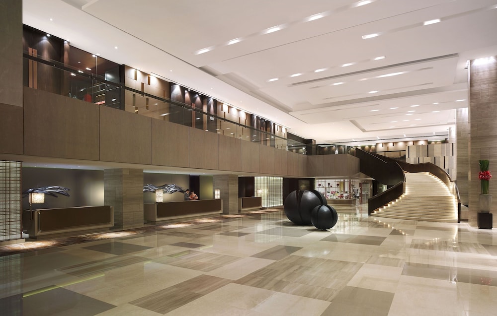 New World Makati Hotel 16/47