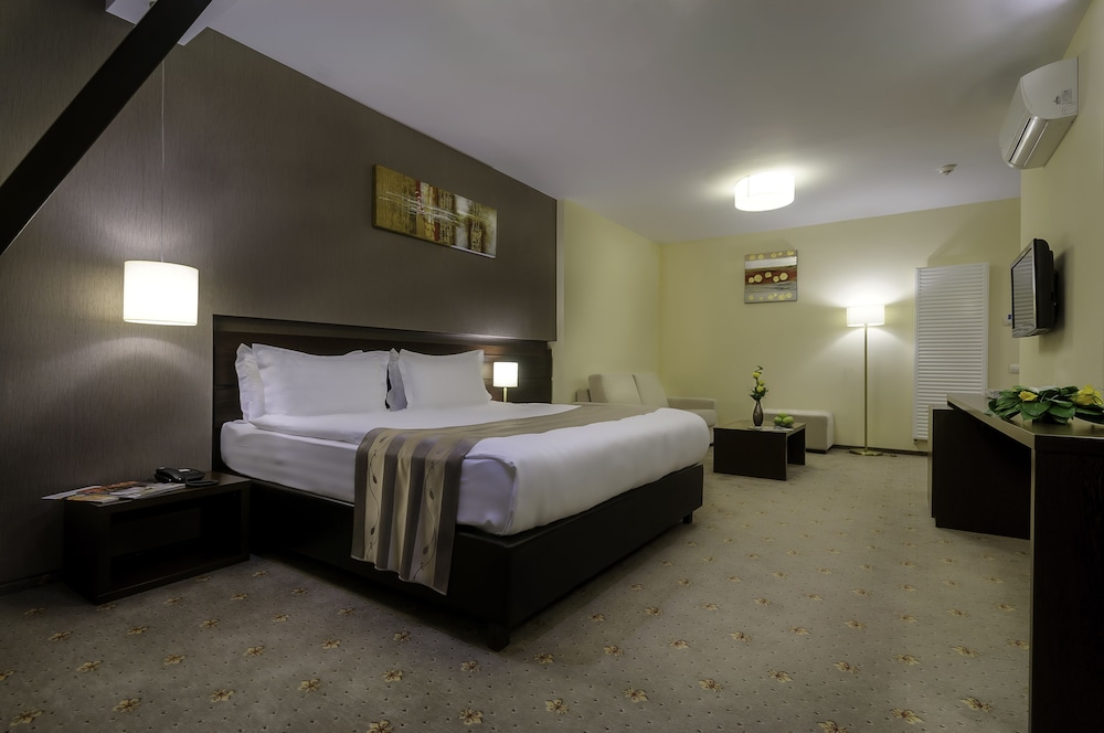 Golden Time Hotel 9/62