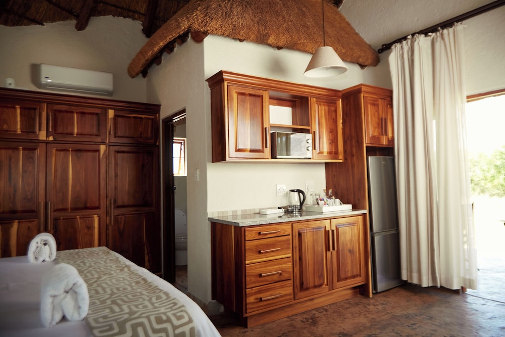 Mopane Bush Lodge 4/34