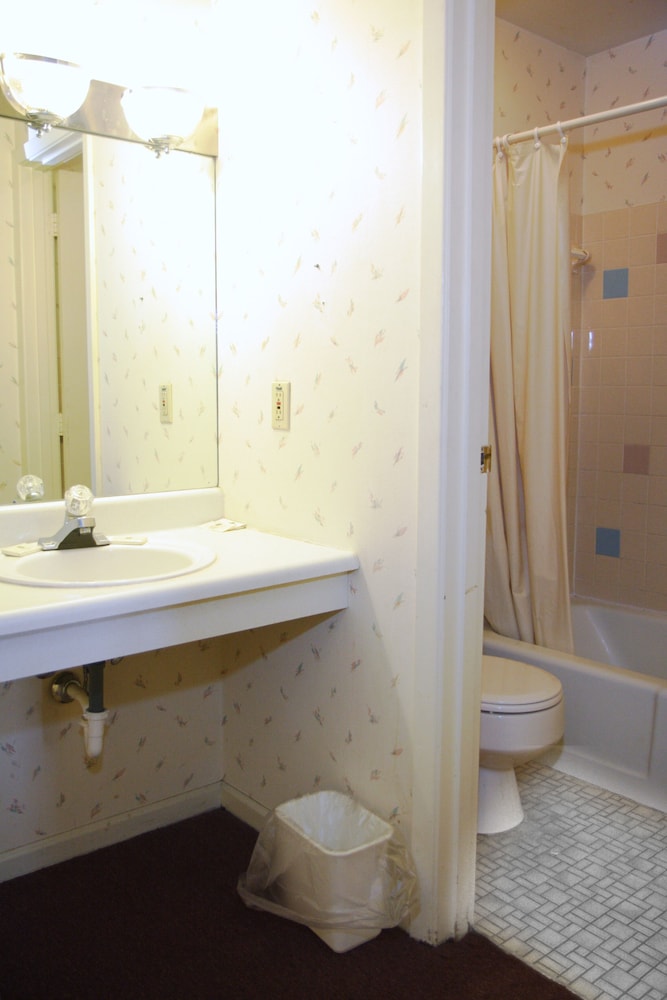 Country Club Inn &amp; Suites 9/51