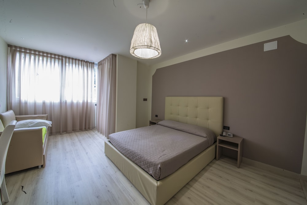 Hotel Leonardo &amp; Residenza Marconi 14/50