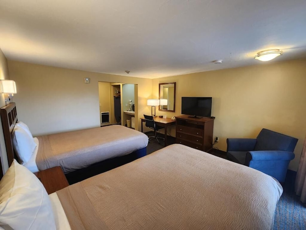 Hyannis Travel Inn 20/45