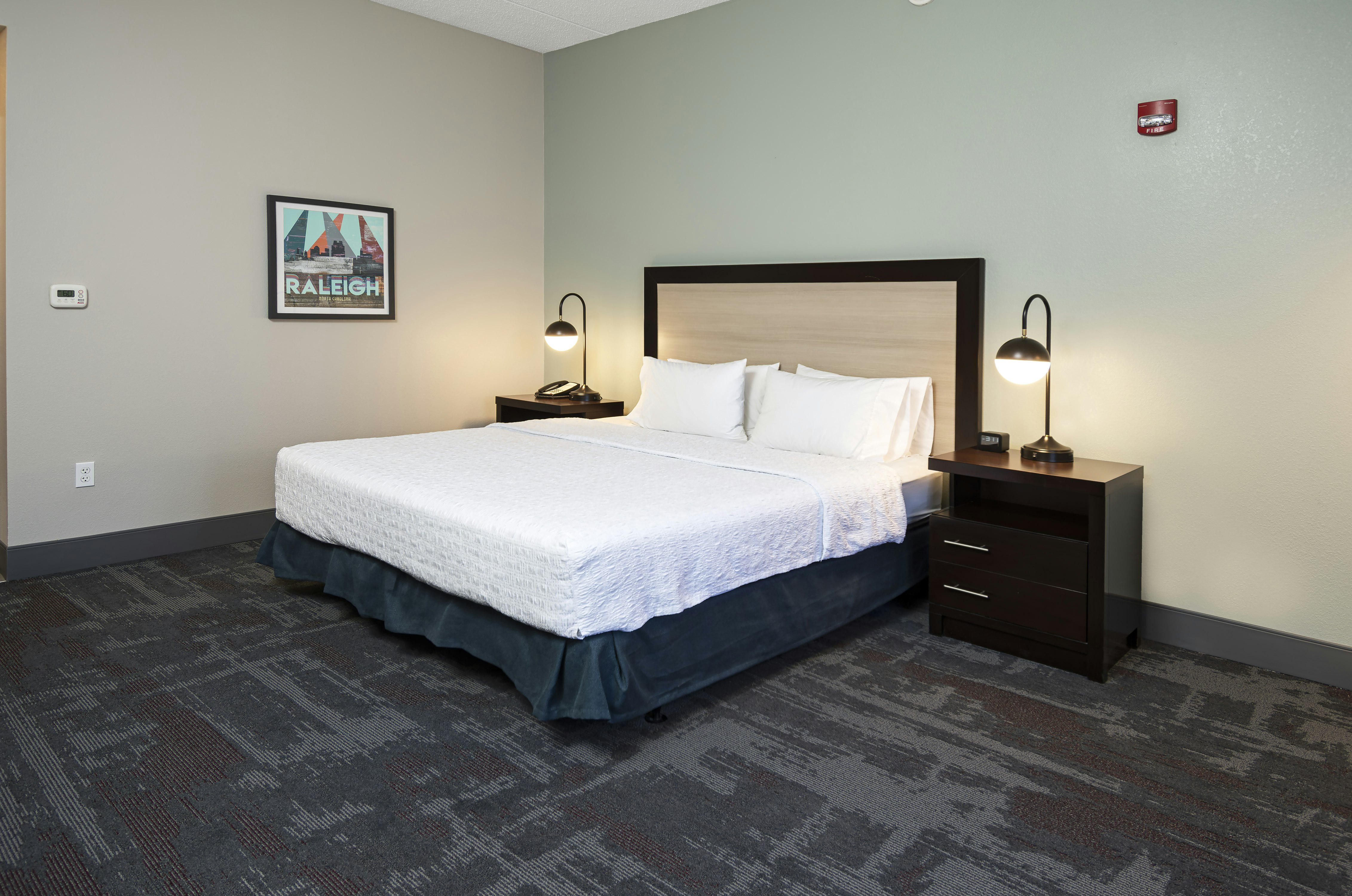 ROOM, KING BED, ACCESSIBLE