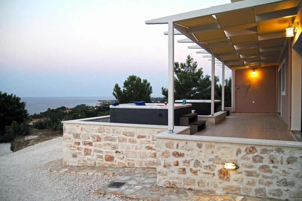 Villa Contessa 9/50