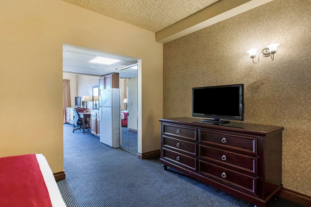 Shoreline Inn Conference Center Ascend Hotel Collection 26/45