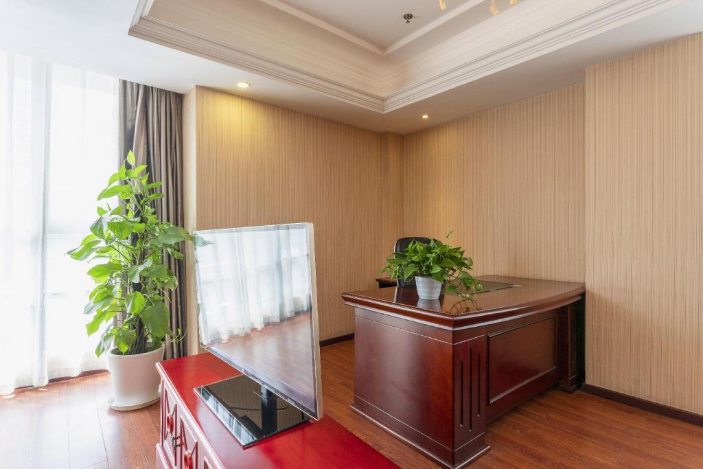 Vienna Hotel (Chongqing Changshengqiao Metro Station) 4/53