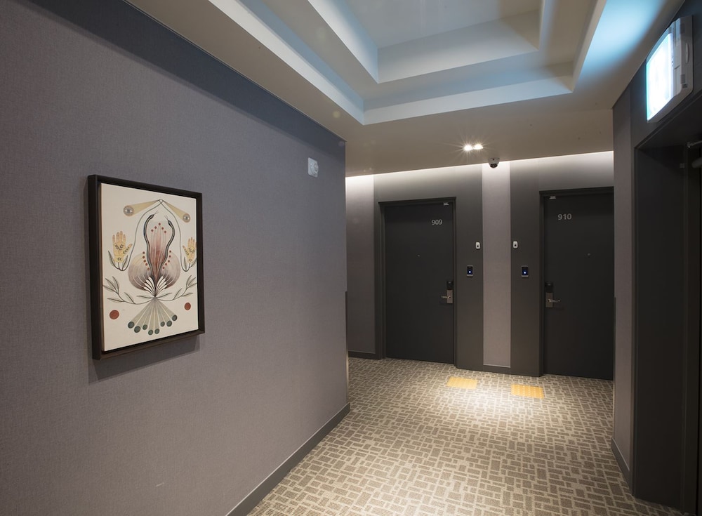La Mer Hotel 8/50