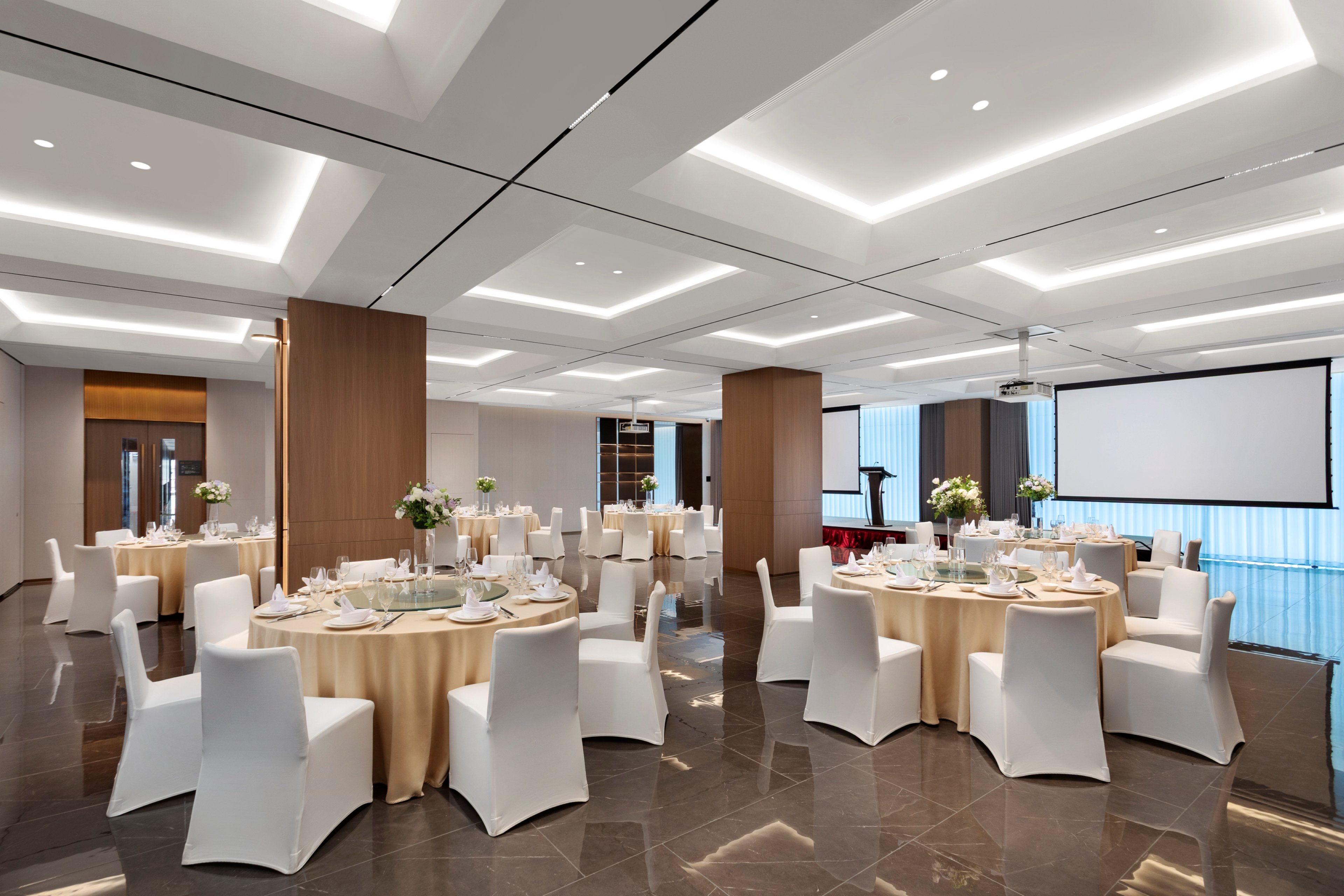 Holiday Inn Shanghai Jing'an by IHG 47/57
