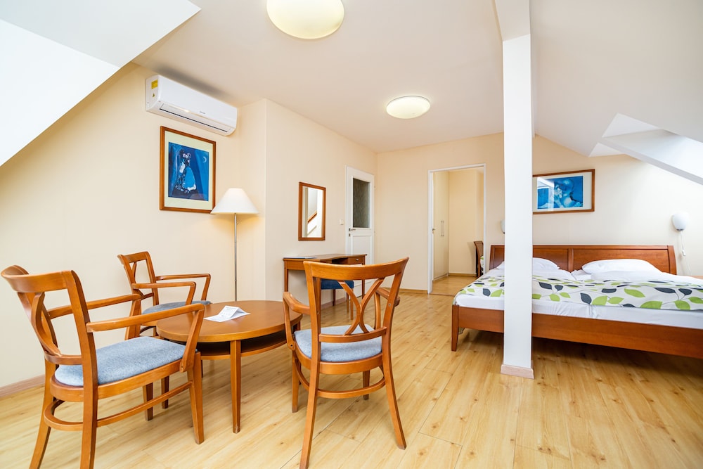Orion Hotel Prague 54/68