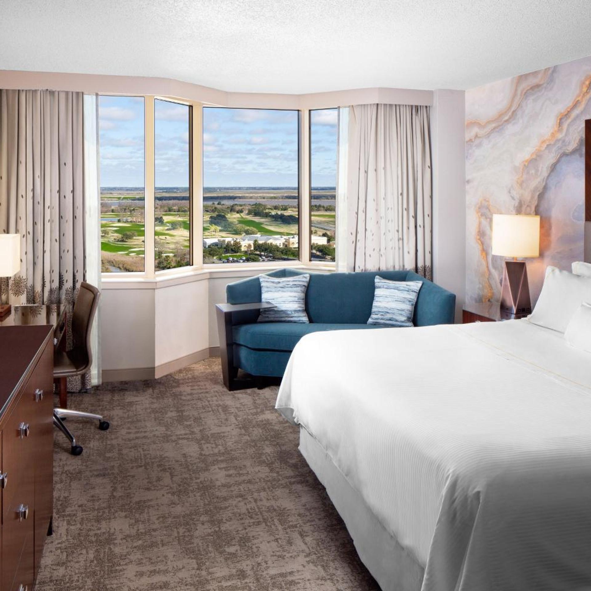 Room, King Bed, Golf Course View, Bathtub, Accessible
