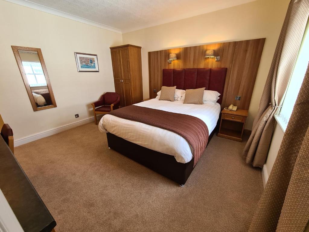 The Royal Hotel 12/49