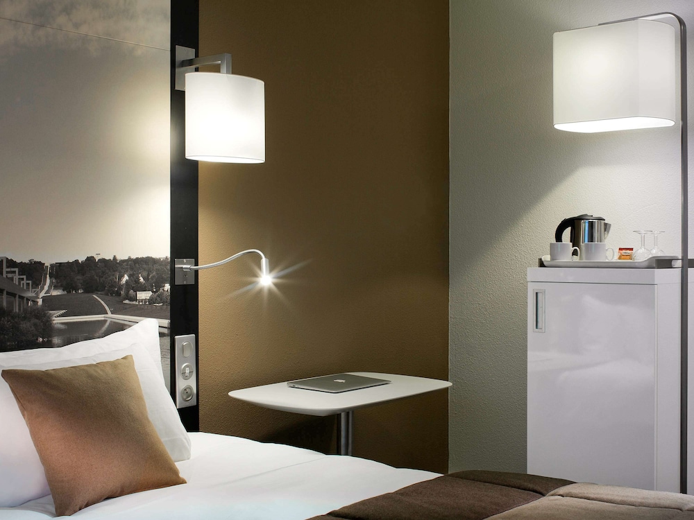 MERCURE CERGY PONTOISE CENTRE 18/70