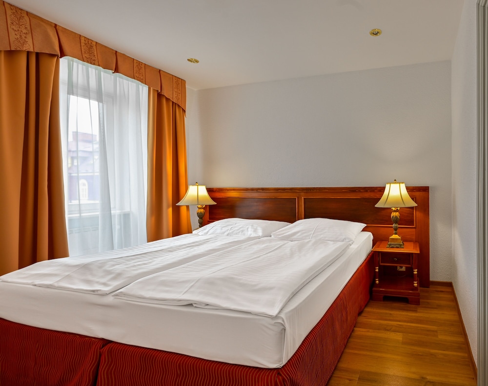 HOTEL CONTINENTAL 15/64