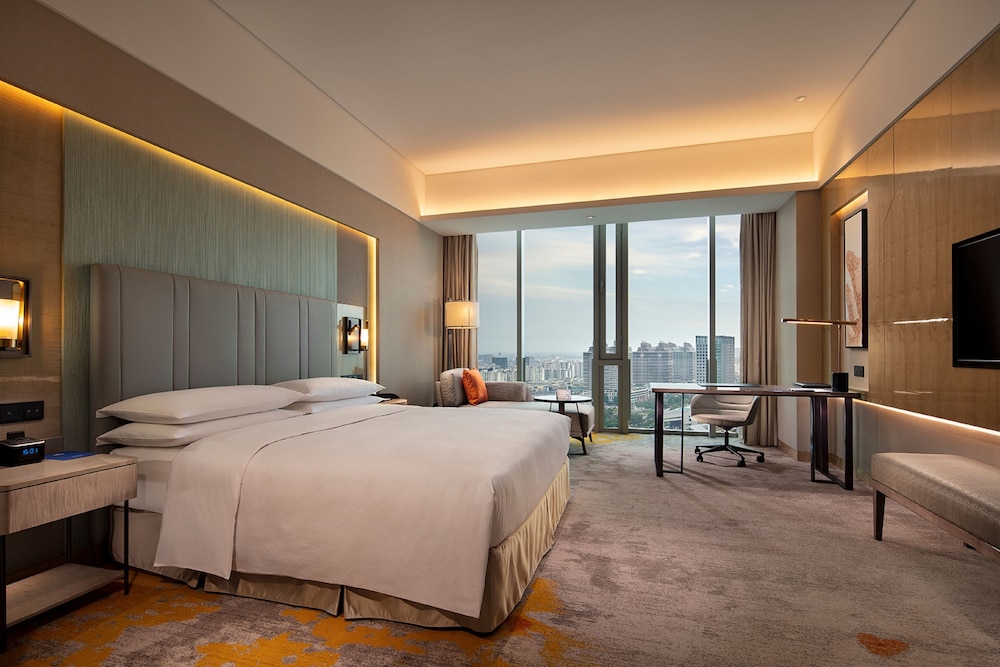 EXECUTIVE, KING BED