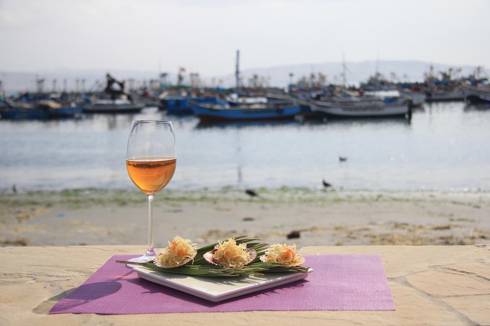 BAMBOO LODGE PARACAS 31/52