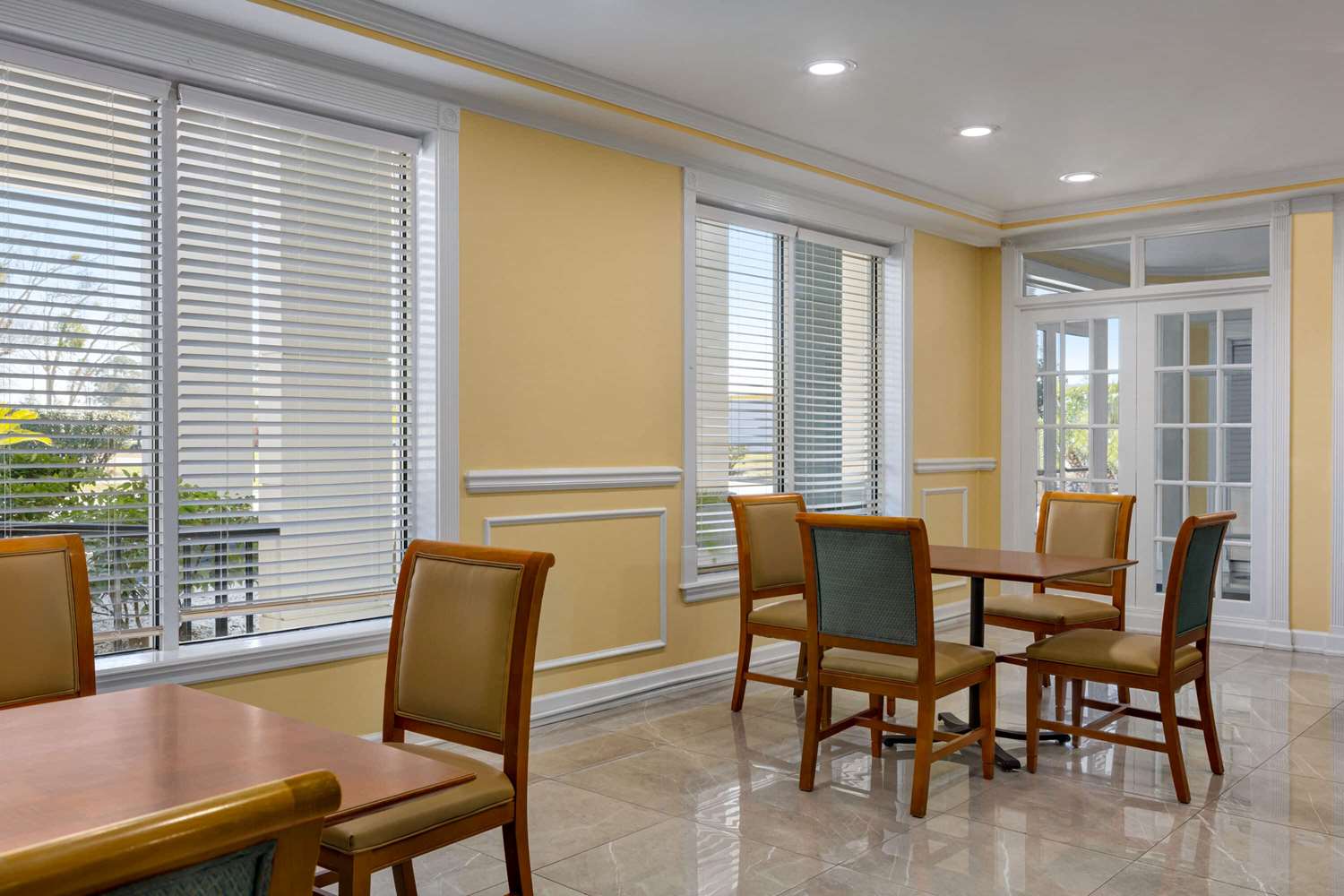 Days Inn by Wyndham Kingsland GA 18/30