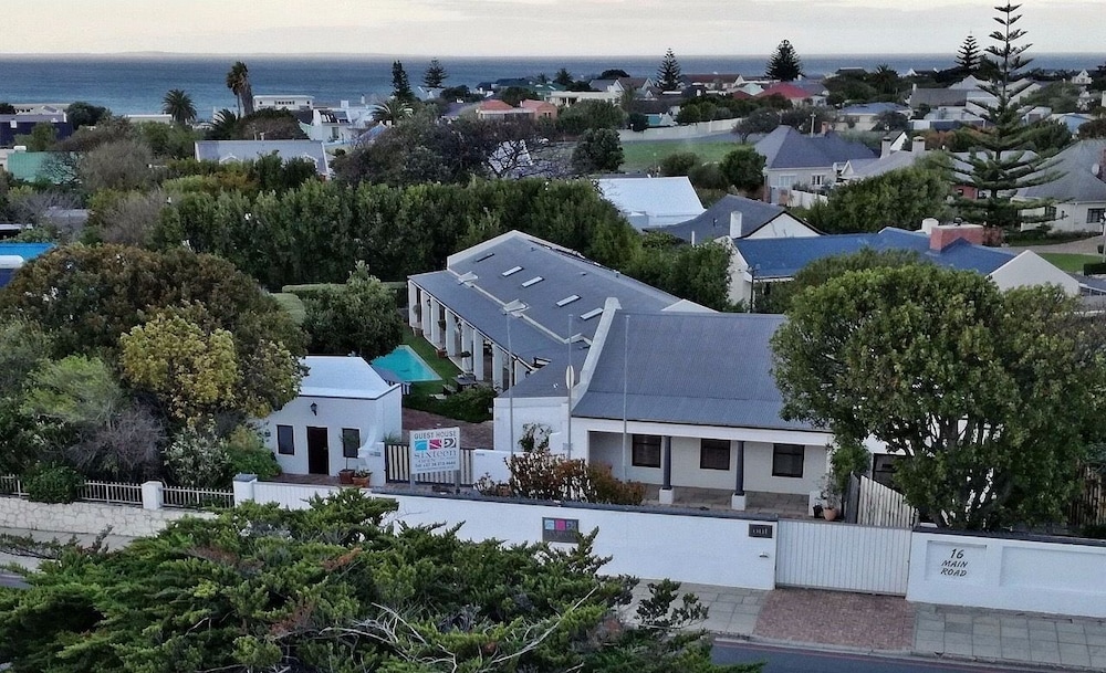 Sixteen Guest Lodge on Main 6/72