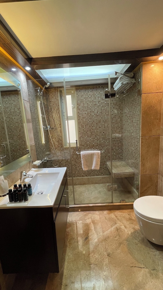 Lahoya Suites 45/50