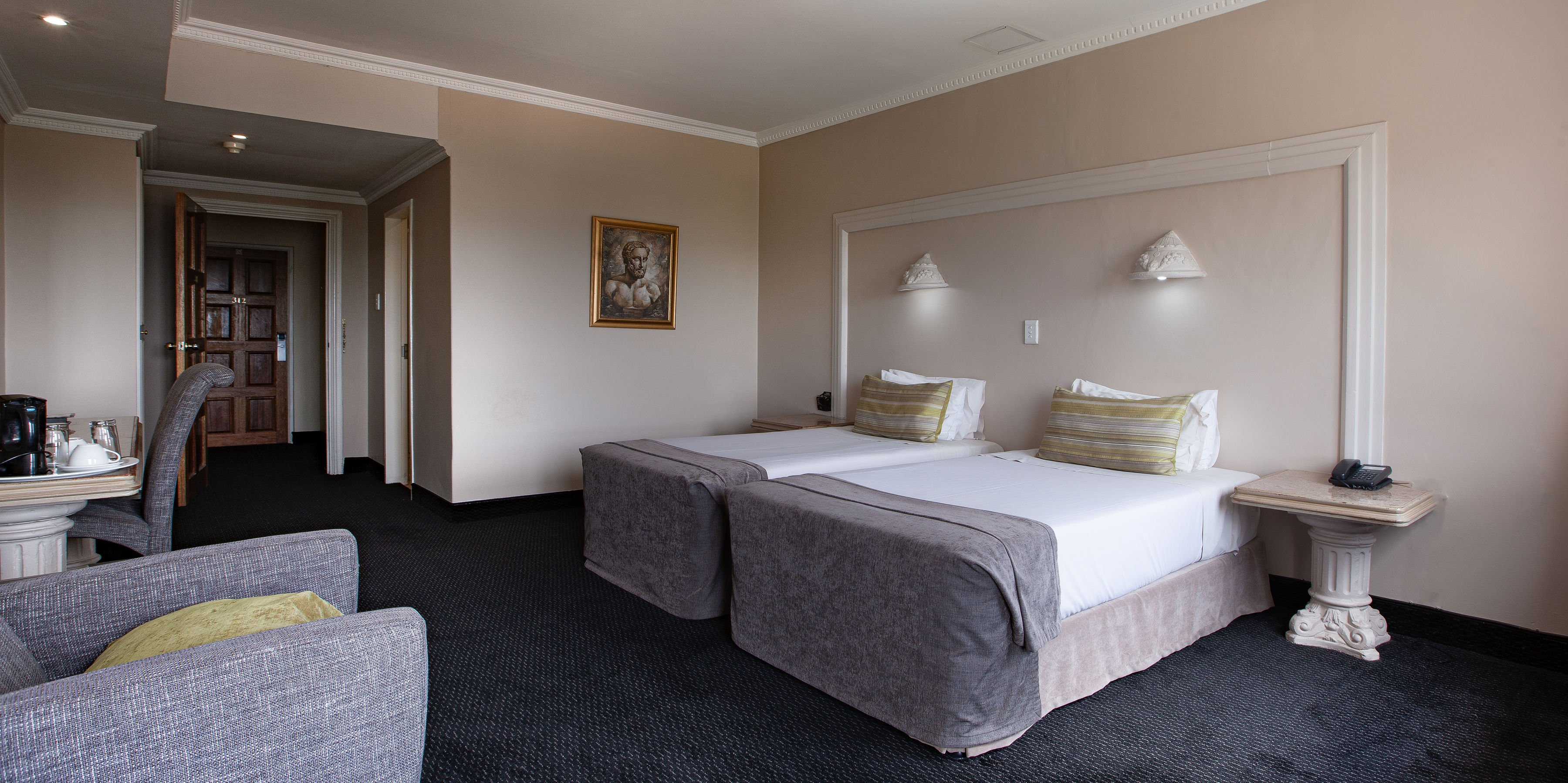 غرفة تنفيذية بسريرين منفصلين، Apollo Hotel 2/3