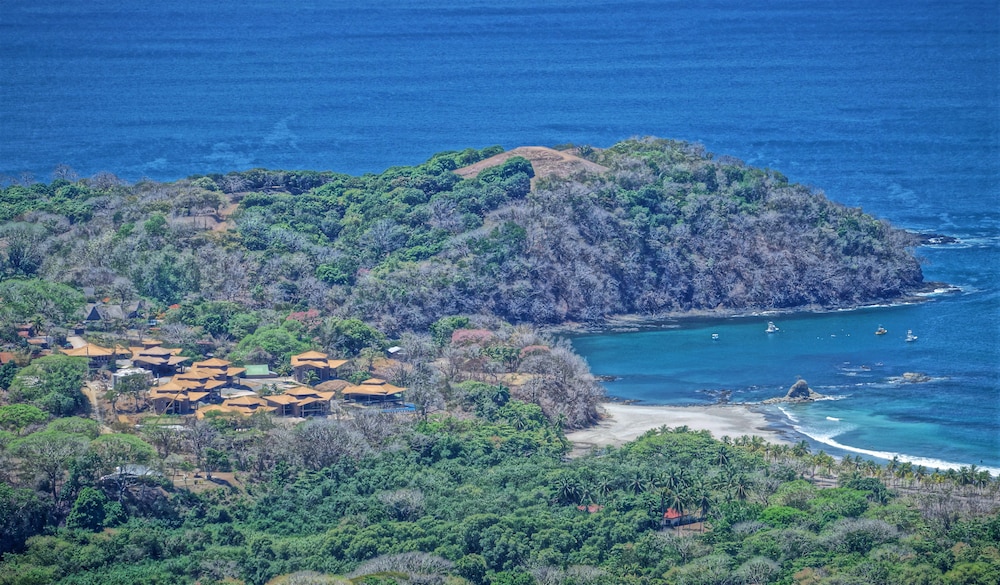 Nammbu Beachfront Bungalows 60/65