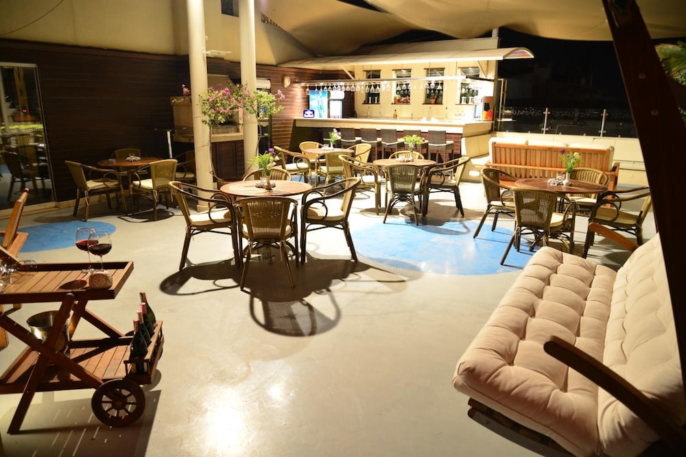 May Park Hotel 54/67