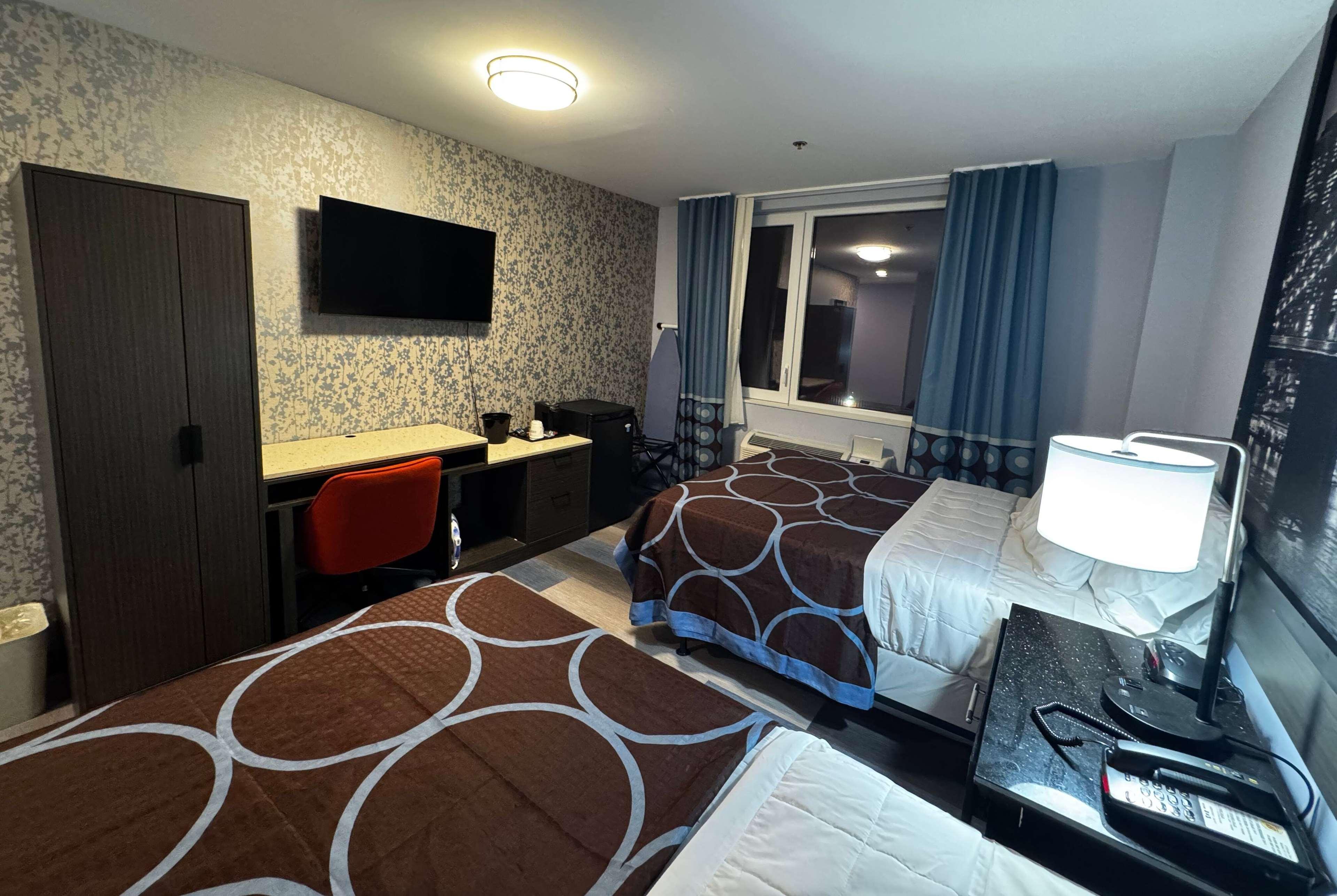 Super 8 by Wyndham Brooklyn Fulton Street/Broadway Junction 29/40