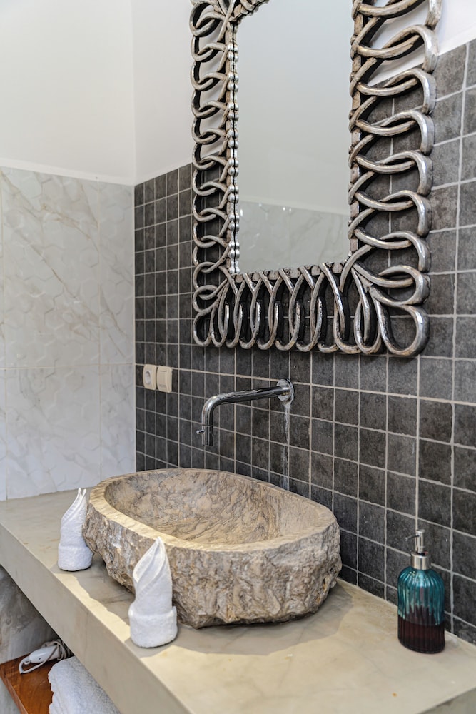 Komodo Suites Downtown 50/50