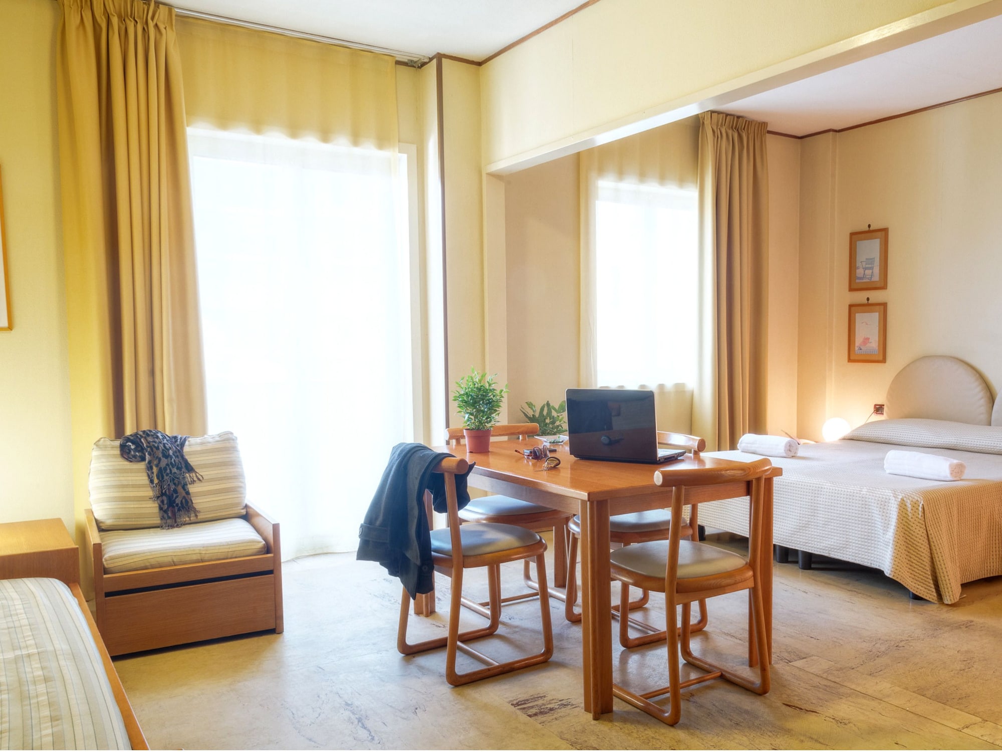 ROOM, TRIPLE