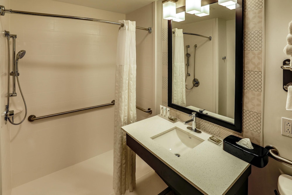 Country Inn & Suites By Radisson Nashville Airport TN 68/70